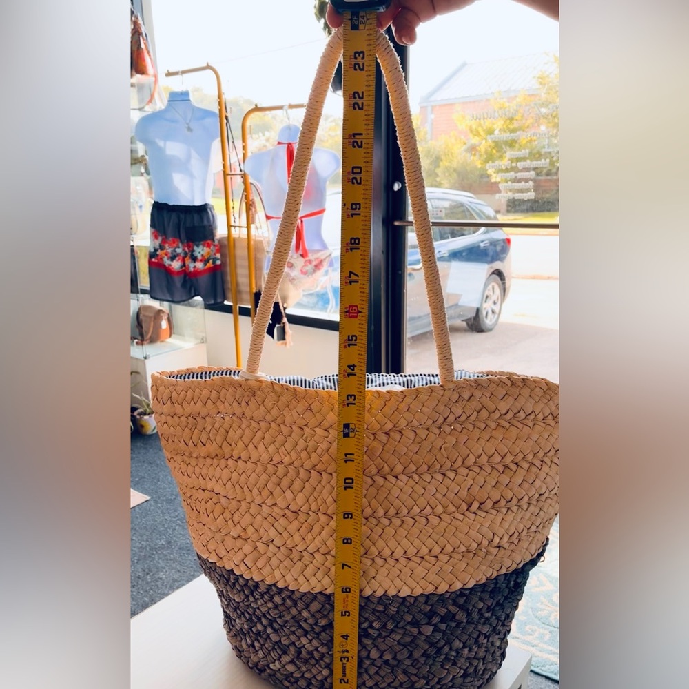 Vineyard Vines Natural and Navy Braided Straw Tote with Tassel - Picture 7 of 7